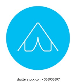Icono de la línea de carpas para web, móvil e infografía. Icono de blanco vector en el círculo azul claro aislado en fondo blanco.