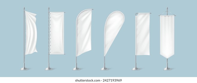 Banderas de mesa textil plantillas conjunto de ilustración vectorial realista. Banners publicitarios de tela en postes de metal modelos 3d sobre fondo azul. Maquetas promocionales