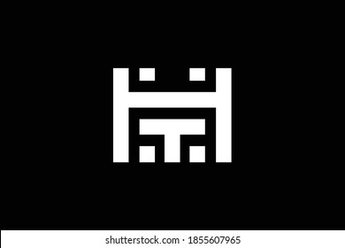 TH Buchstaben Logo Design auf luxuriösem Hintergrund. HT Monogram Initials Buchstaben Logo Konzept. DAS Icon-Design. FT elegante und professionelle, weiße Buchstaben Symbol Design auf schwarzem Hintergrund. H T