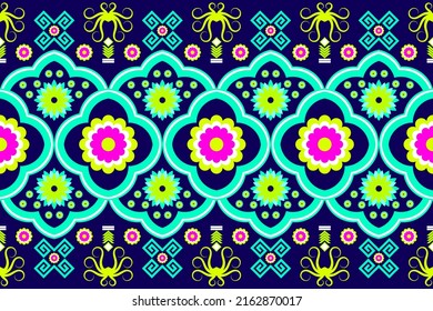 Thai motifs are delicate works of art created by artisans on the wooden floors of the windows and walls of Thai temples. Made up of large scarves and fabrics.