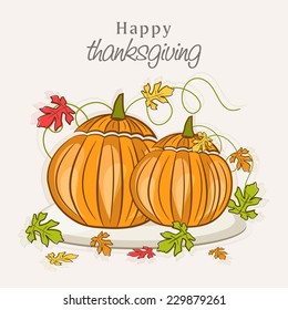 Celebración del Día de Acción de Gracias con calabazas, hojas de arce y texto elegante sobre fondo beige.