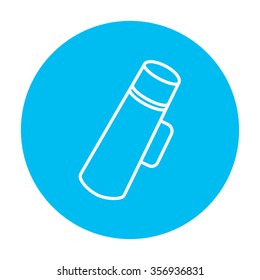 Icono de línea Thermos para web, móvil e infografía. Icono de blanco vector en el círculo azul claro aislado en fondo blanco.