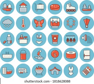 Juego de íconos de tintado de color azul delgado - cacerola de senderismo vector plano, frigorífico, barbacoa, comida enlatada, chuleta, whisky, termómetro, árbol, máquina de rociar, manguera de riego, mariposas, lluvia, bosque, traje de baño