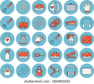 Juego de íconos de color azul delgado - vectores planos de delantal, whisk, grater, pulverizador, secateurs, guantes, estuche, maletín, clip, grapadora, pulsera de fitness, aglutinante, auricular