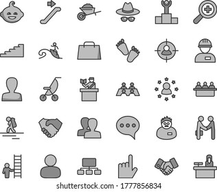 Juego de iconos vectoriales de tono gris de línea delgada - zoom vector, mujer, mujer, sombrero con gafas, coche de verano, peinado divertido, huellas para niños, trabajador, carro de jardín, dedo índice, voz, audiencia judicial, hombre