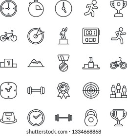 Juego de iconos de línea delgada - vector peatonal, medalla, baya, bicicleta, correr, pesado, reloj, cronómetro, objetivo, montañas, copa de premio