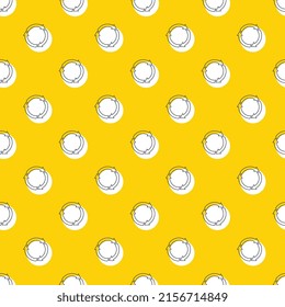 Línea delgada Reciclar los iconos sobre un fondo amarillo en un patrón impecable. Resumen de la ilustración empresarial con elementos repetidos. EPS de fondo vectorial 10