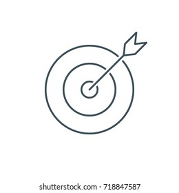 thin line target icon. outline advantage icon. successful shot in the darts target. isolated on white background. vector illustration