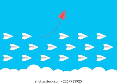 Piensen de manera diferente. Avión de papel rojo cambiando de dirección.