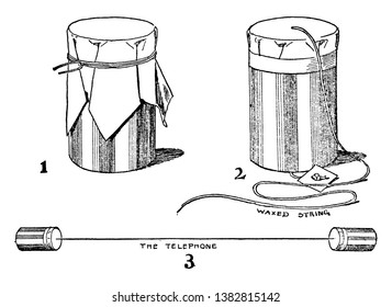 Esta ilustración representa Tin Can Telephone, que es un tipo de dispositivo de transmisión de voz compuesto por dos latas de estaño, dibujo de línea vintage o ilustración de grabado.