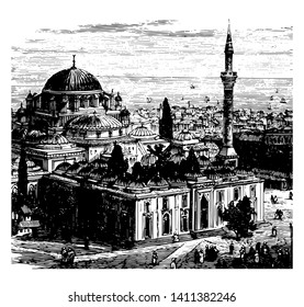 Esta imagen muestra la vista de la ciudad de Constantinopla. Muestra el palacio y pilar más grande. Hay algunos pueblos en todo el palacio, dibujos de líneas antiguas o ilustraciones de grabado.
