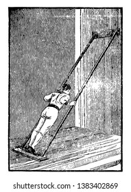 En esta imagen hay un hombre que hace ejercicio con los paralelos inclinados. Este es un ejercicio muy útil para el dibujo de líneas de cuerpo, vintage o ilustración de grabado.