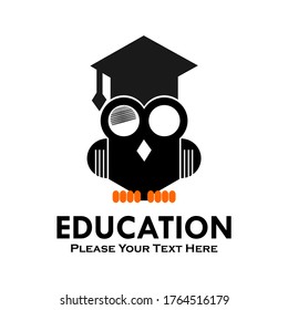 This is owl logo template illustration. suitable for education 