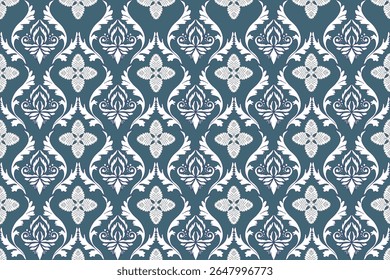 Este padrão apresenta elegantes motivos florais brancos com detalhes curvos em forma de folha em um fundo verde silenciado, criando um estilo decorativo refinado e clássico.