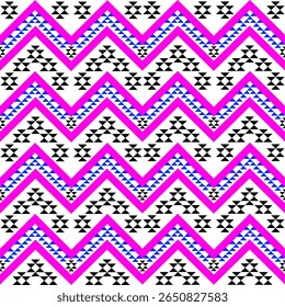 Ce motif géométrique harmonieux présente des lignes en zigzag vibrantes alternant rose et bleu, entrecoupées de formes triangulaires noires dynamiques sur fond blanc clair. Le design est visuel