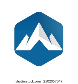 Este es un logotipo plano simple que representa una montaña blanca dentro de una forma hexagonal en color azul para el logotipo de App relacionado con la aventura al aire libre