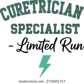 Dieses Typografie-T-Shirt-Design enthält den Text 'Curetrician Specialist - Limited Run' in einer stilvollen, vintage-inspirierten Schriftart. Das Design enthält ein Blitzsymbol und eignet sich perfekt für Bekleidungsdesign, T-Shirt-Druck und Print-on-Demand-Services.