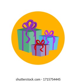 Tres cajas con regalos de colores brillantes, atadas con cintas rojas con arcos. Cajas únicas brillantes en un círculo naranja. Ilustración vectorial. 