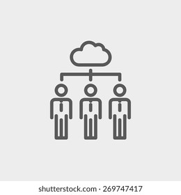 Tres hombres de negocios bajo la línea delgada del icono de la nube para la web y móvil, moderno diseño minimalista plano. Icono vector de gris oscuro sobre fondo gris claro.