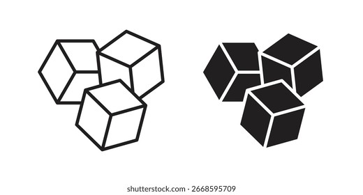 Tres cubos en disposición geométrica aislados sobre fondo blanco
