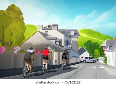 Tres ciclistas en la carretera. El paisaje soleado de la ciudad de verano.