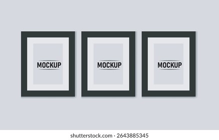  Tres estampados minimalistas enmarcados con diseños de pixel art en blanco y negro. Cada impresión se muestra en un marco negro simple contra un fondo gris claro.