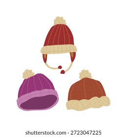 Tres sombreros de invierno de punto con pompones esponjosos, bandas suaves y texturas cálidas. Perfecto para trajes de Clima frío, estilo acogedor y accesorios de moda de temporada navideña.