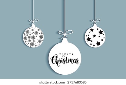 Tres adornos de Navidades recortadas de papel blanco en capas con estrellas de copos de nieve y un saludo central de feliz Navidad cuelgan suspendidos sobre un fondo azul pálido creando una decoración estacional minimalista.