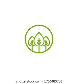 Tres hojas como icono ecológico. aislado en blanco. Ilustración vectorial.  Hojas verdes planas. Icono orgánico de hoja. Logotipo de alimentos sanos, ecológicos, orgánicos, vegetales y crudos. 