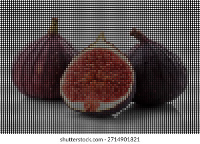 Tres higos maduros, uno dividido a la mitad para revelar la carne roja profunda, descansan contra una superficie oscura, enfatizando la textura y el color rico en esta naturaleza muerta pixelada.
