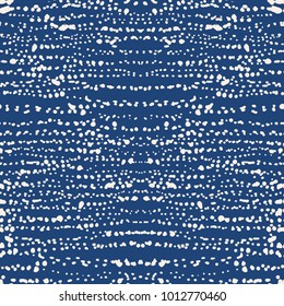 Tie dye watercolor seamless pattern. Vector tradition shibori print. Geometric ikat endless tile. Organic texture. Japan endless rapport.  Vector hand drawn tie dye oriental seamless pattern.