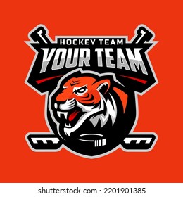 Logo de la cabeza del tigre para el logo del equipo de hockey sobre hielo. ilustración vectorial. Con una combinación de insignia de escudos, palo de hockey sobre hielo y patín de patines