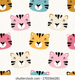 Tiger Kätzchen mit Polka-Punkten. Nahtloses Muster mit süßen Tierschauern. Childischer Druck für Kindergarten im skandinavischen Stil. Für Babybekleidung, Verpackung. Vektorillustration Cartoon Illustration in Pastellfarben.