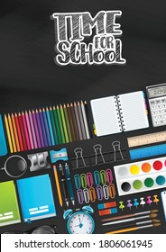Es hora de un afiche negro escolar con coloridos y brillantes suministros para la educación. 3d ilustración vectorial realista.