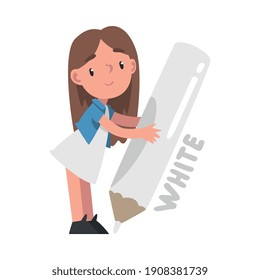 Niña pequeña sostiene un enorme lápiz blanco, una chica linda con un dibujo de un vestido blanco con un gran vector de dibujos animados de caricatura
