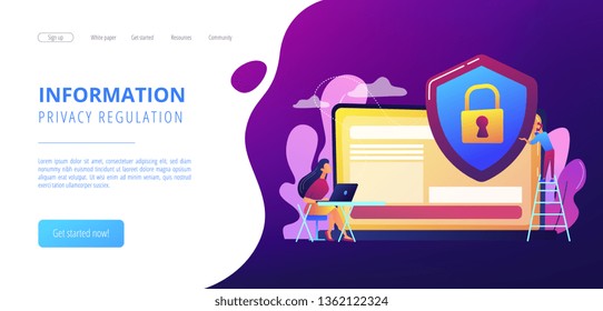 Pequeño empresario con escudo protegiendo datos en laptop. Privacidad de datos, regulación de la privacidad de la información, concepto de protección de datos personales. Plantilla de página web de aterrizaje violeta vibrante del sitio web.