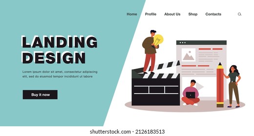Gente pequeña haciendo video, contenido de blog de fotos. Hombre parado en el tablero de clapperboard, mujer con lápiz de ilustración vectorial plana. Bloguear en el concepto de medios sociales para banner, diseño de sitios web o página web de aterrizaje