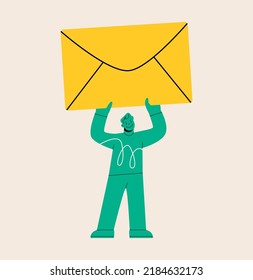 Kleine Person, die einen großen geschlossenen Umschlag mit Papierschreiben hält. Konzept der E-Mail-Nachrichten senden und empfangen. Mann, der Post abgibt. Vektorgrafik