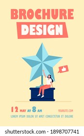 Pequeña mujer sentada en una gran estrella dorada. Como, premio, blogger ilustración vectorial plana. Logro y concepto de medios sociales para banner, diseño de sitios web o página web de inicio