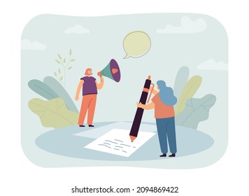 Pequeña mujer escribiendo un texto que dice una mujer con megáfono. Caracteres femeninos haciendo ilustración vectorial plana de contenido. Concepto de gestión de contenido para banner, diseño de sitios web o página web de inicio