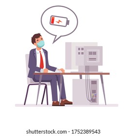 Müde Büroangestellte in einer Gesichtsmaske sitzt vor seinem PC, COVID 19