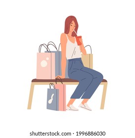 Mujer cansada descansando después de las compras de verano. Joven sentada en un banco con refrescante bebida y muchas bolsas de compras alrededor. Ilustración vectorial plana coloreada del comprador agotado aislado en blanco