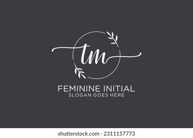 Monograma de belleza de TM y elegante logo de diseño de escritura a mano logo de firma inicial, boda, moda, floral y botánica con plantilla creativa.