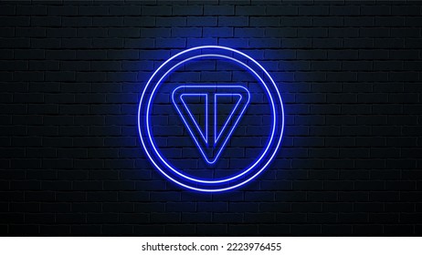 Toncoin Kryptowährung auf dem Hintergrund einer Ziegelwand. Hellblauer Neon TON Logo.