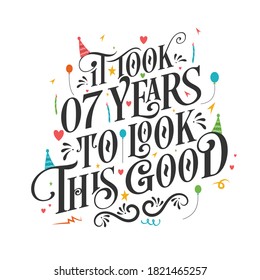 Tomó 7 años lucir bien - celebración de 7 cumpleaños y 7 años con hermoso diseño de letras caligráficas.