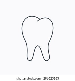 Tooth icon. Stomatology sign. Dental care symbol. Linear outline icon on white background. Vector