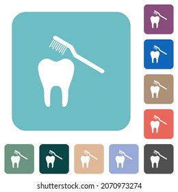 Iconos planos blancos para cepillado de dientes en fondo cuadrado redondeado de color