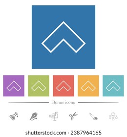 Los iconos blancos planos de los iconos de las flechas de ángulo superior en los fondos cuadrados. 6 iconos de bonificación incluidos.