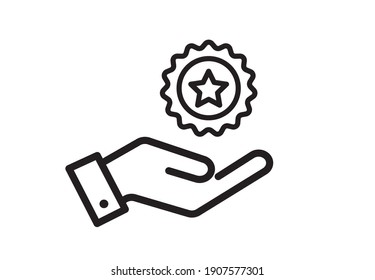 Icono de calificación de servicios superior aislado en fondo blanco. Icono de estrella en mano. Ilustración del vector
