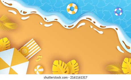 alta vista de verano de la playa de mar con anillo de nado, sandalias, sombrero colocado en la playa y árbol tropical. corte de papel y estilo artesanal. vector, ilustración.